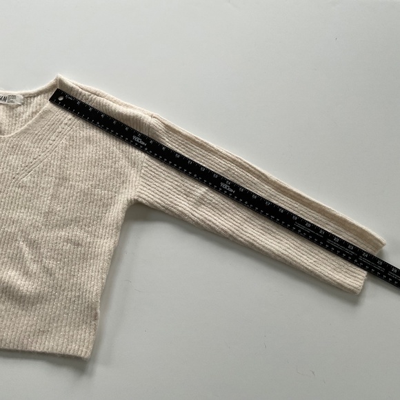H&M Kids Cropped V-Neck Pullover Sweater Sz 12-14 Cozy Knit Cream Hyggelife Chic - Picture 6 of 7